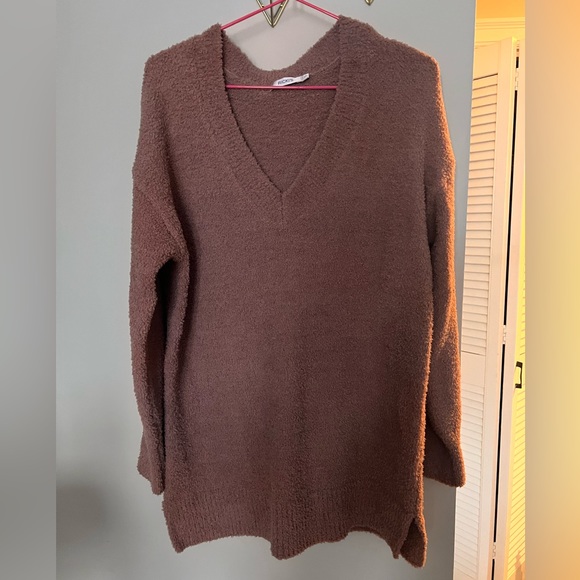 Size small oversized fluffy long sleeve V neck sweater - Picture 1 of 4